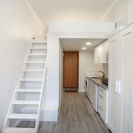 Modern Loft Centrally Located Butas